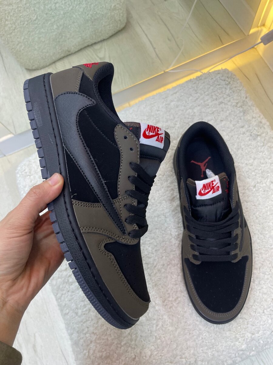 Travis Scott x Air Jordan 1