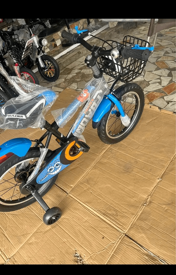 Vélo pour enfant avec stabilisateurs