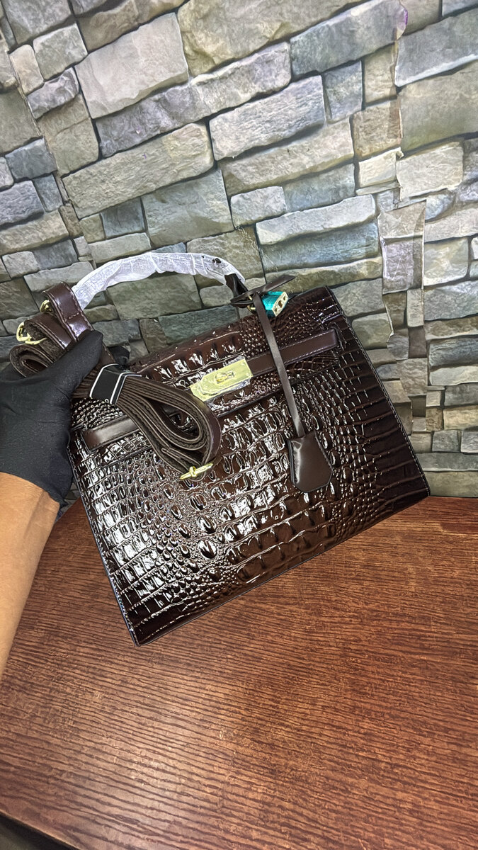 Sac à main croco élégant