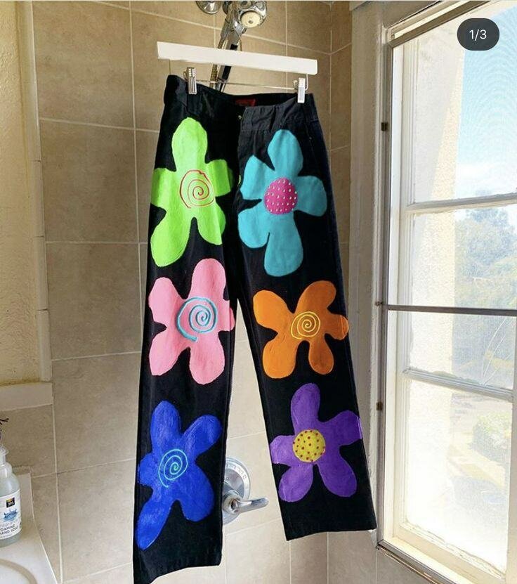 Pantalons colorés et expressifs