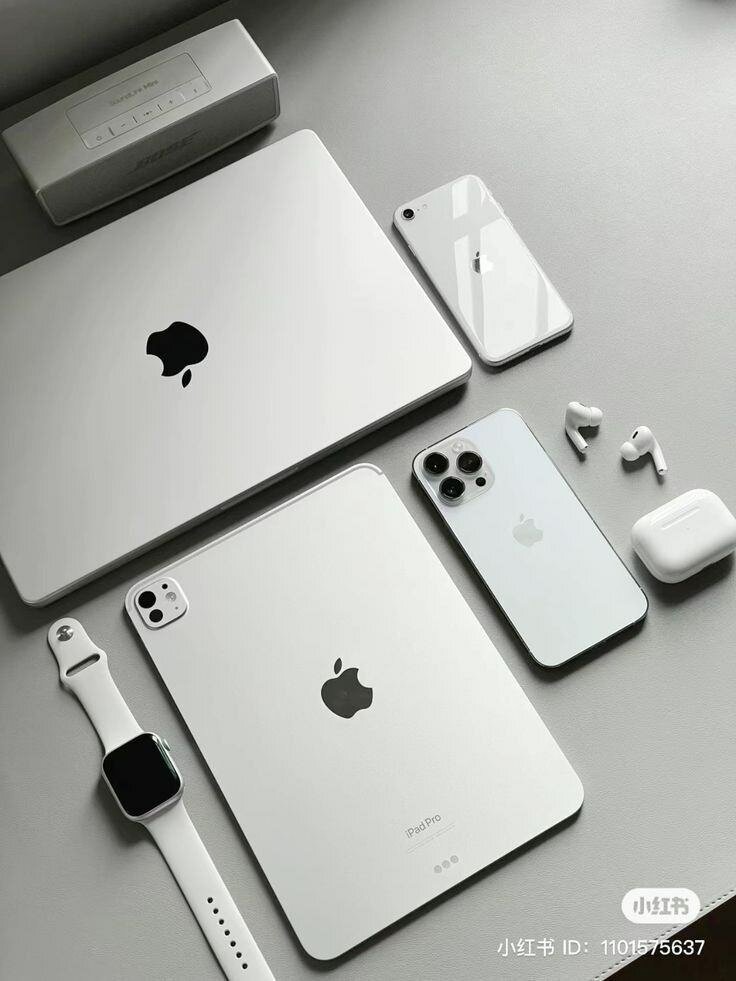 Apple Set: Macbook, iPad, iPhone, Watch