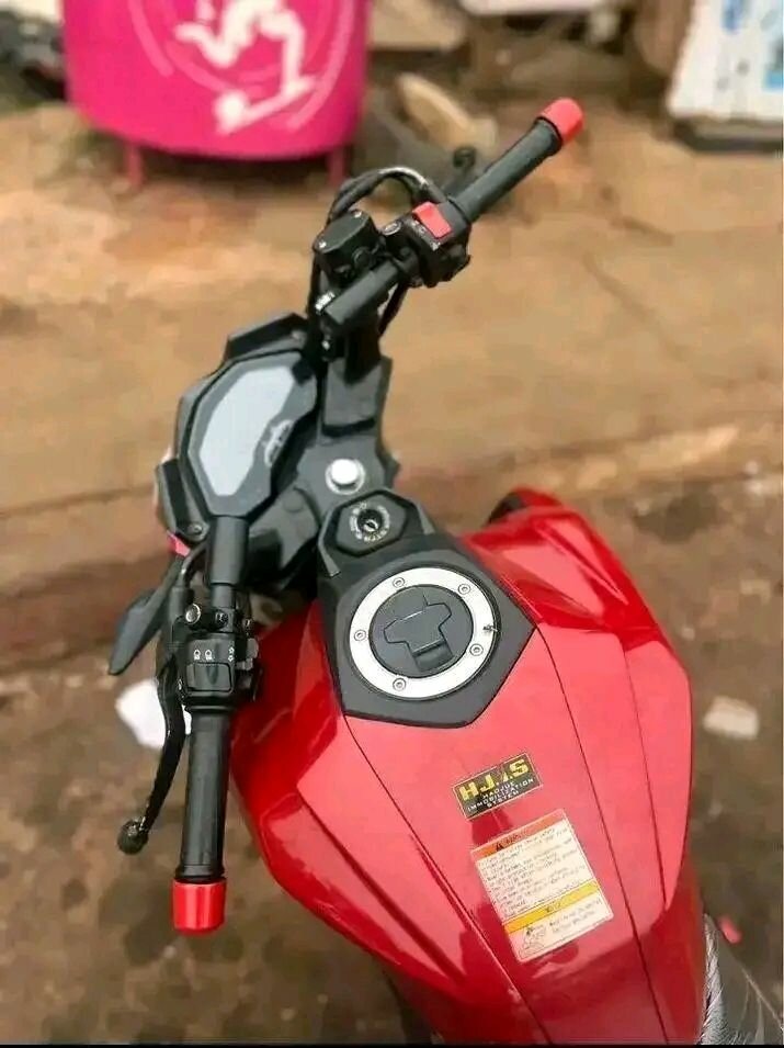 Moto Sport Rouge Puissante