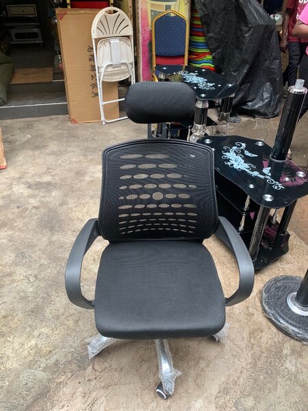 Headrest office chair