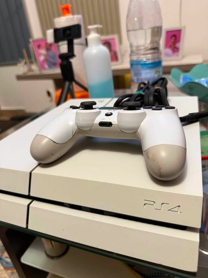 Console PlayStation 4 Slim 1To + Manette