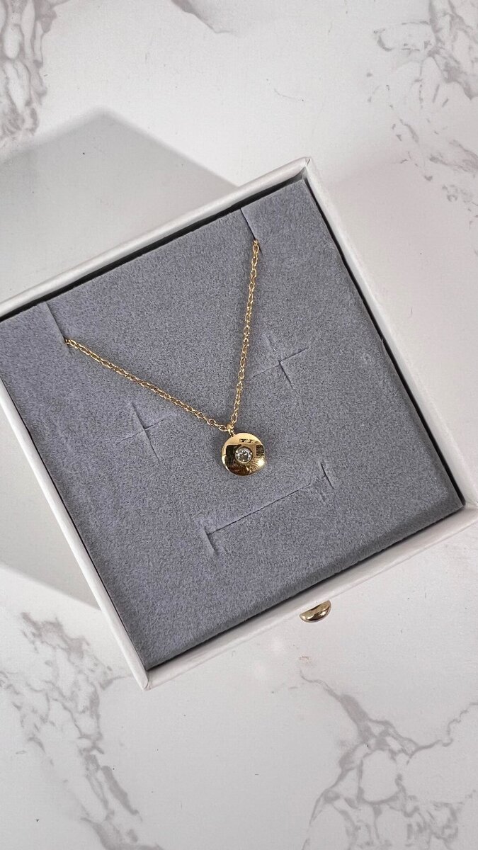 Collier pendentif doré élégant