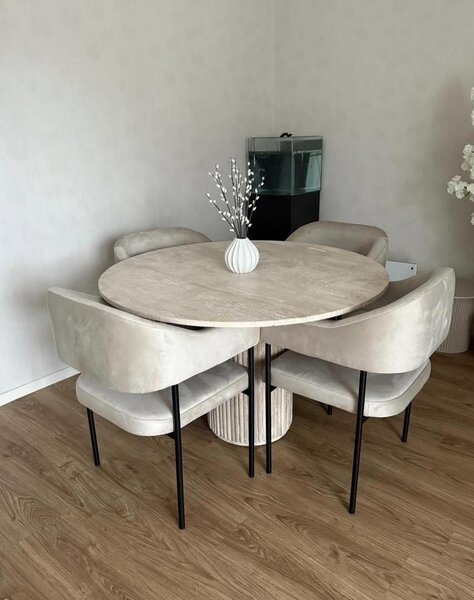 Table ronde avec chaises rembourrées
