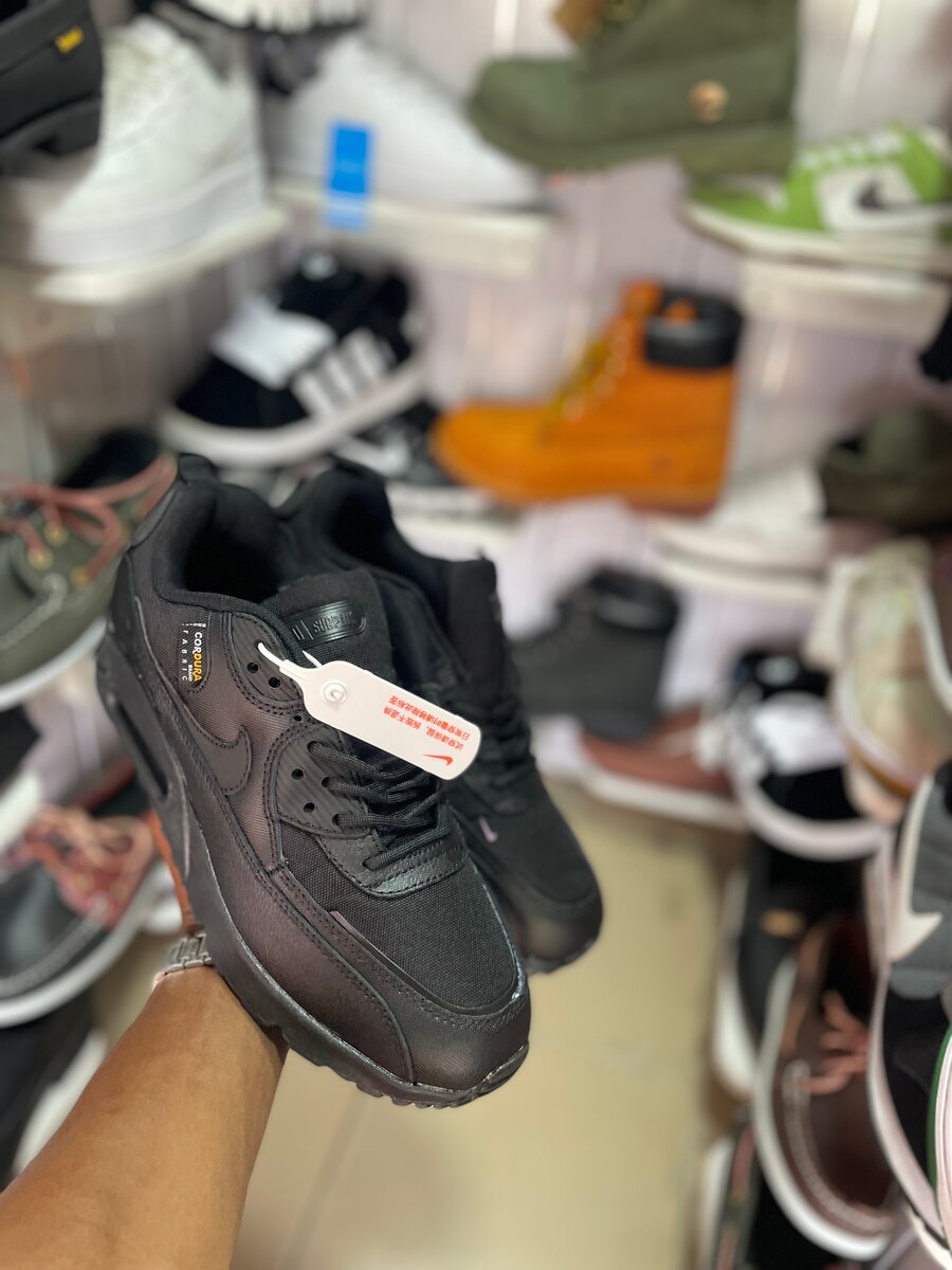 Baskets noires sport unisexes