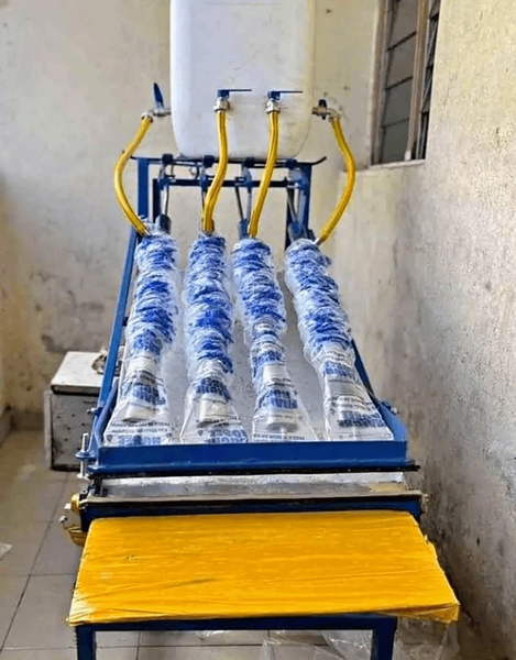 Machine de Conditionnement d'Eau