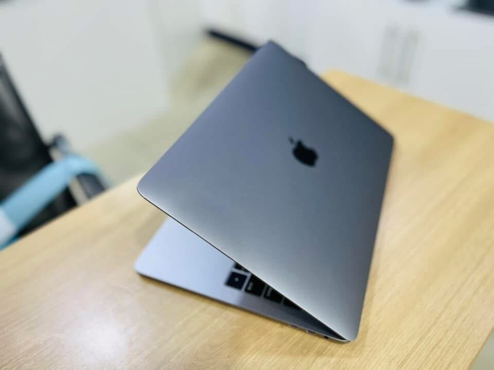 MacBook Pro ( 13.3-inch 2018 T