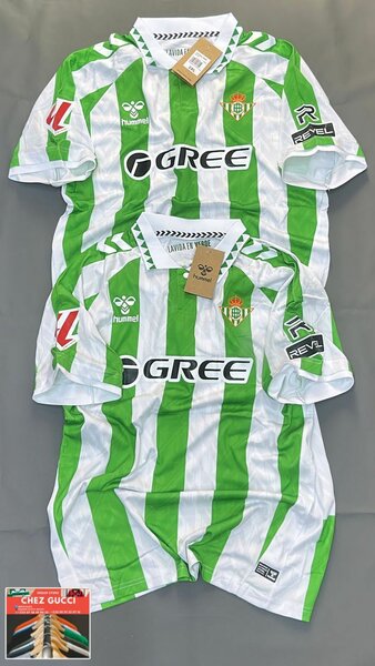 Maillot de football vert-blanc