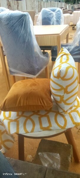 Coussins décoratifs colorés