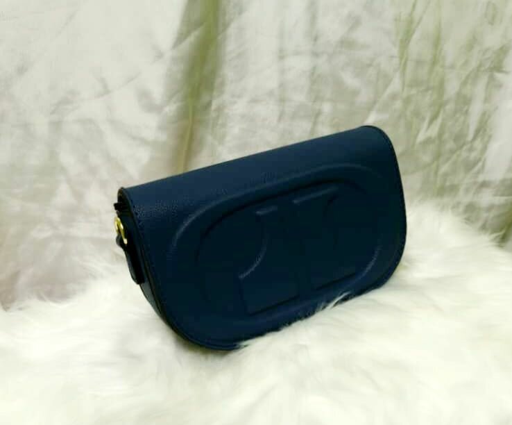 Élégante pochette en cuir