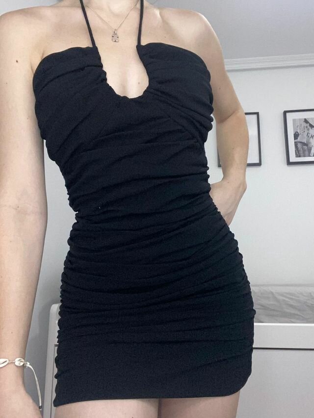 Robe Noire Élégante