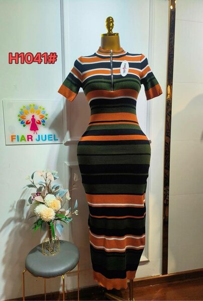 Robe moulante rayée élégante