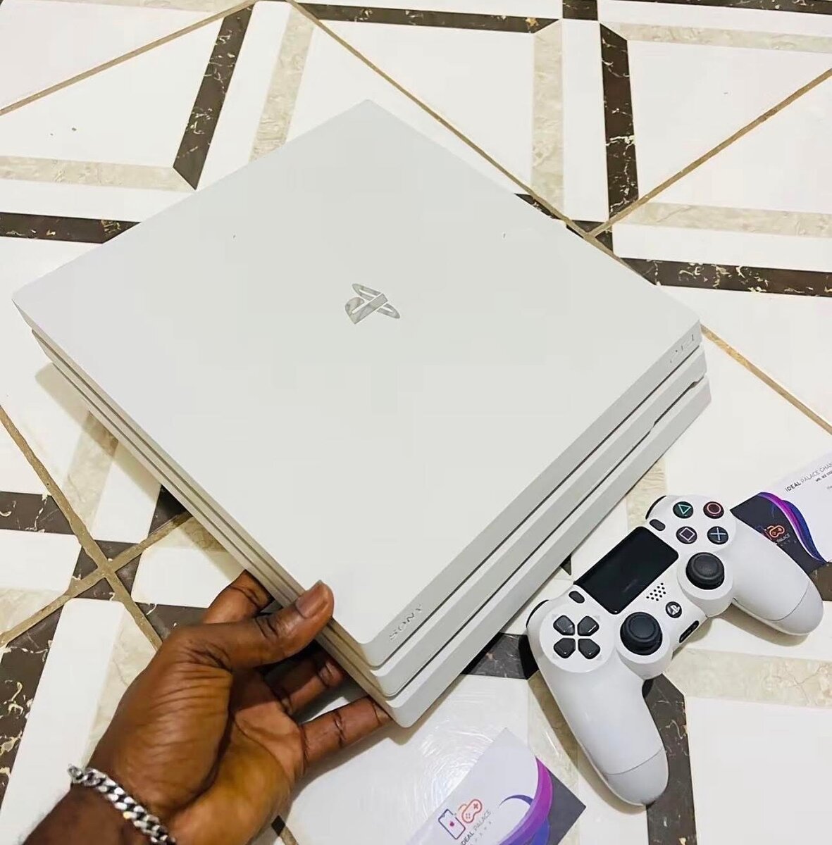 Console PS4 Pro Blanche