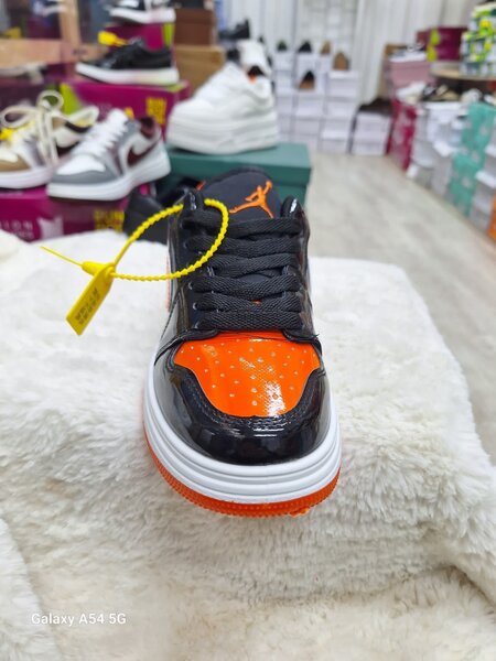 Кроссовки Джорданы