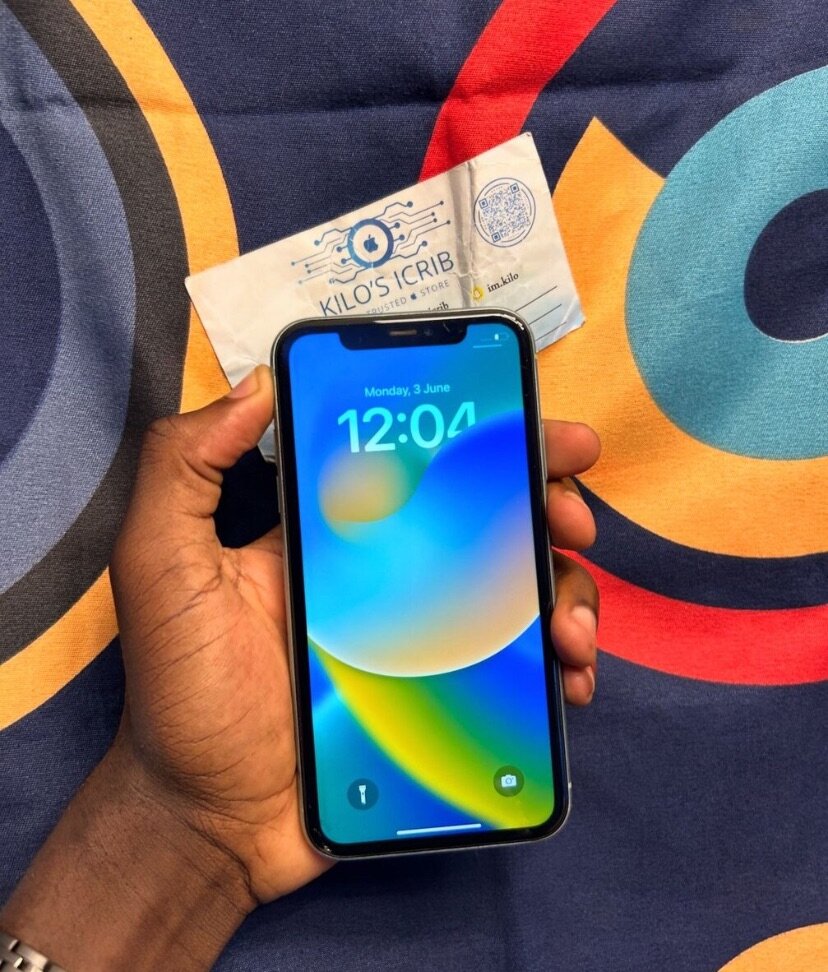 FAIRLY USED APPLE IPHONE 11 64GB FACTORY UNLOCKED