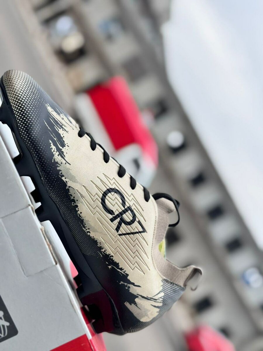 Chaussures de foot semi montan