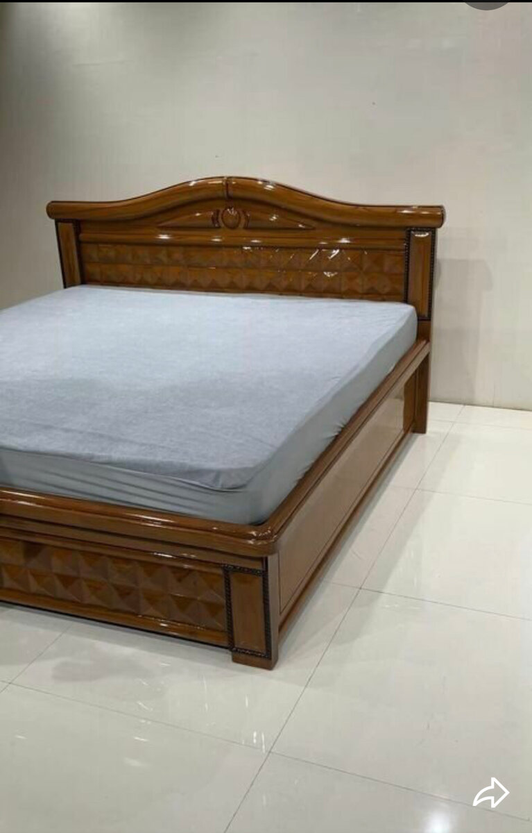 Lit en bois massif élégant