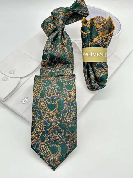 Flying tie with pocket square