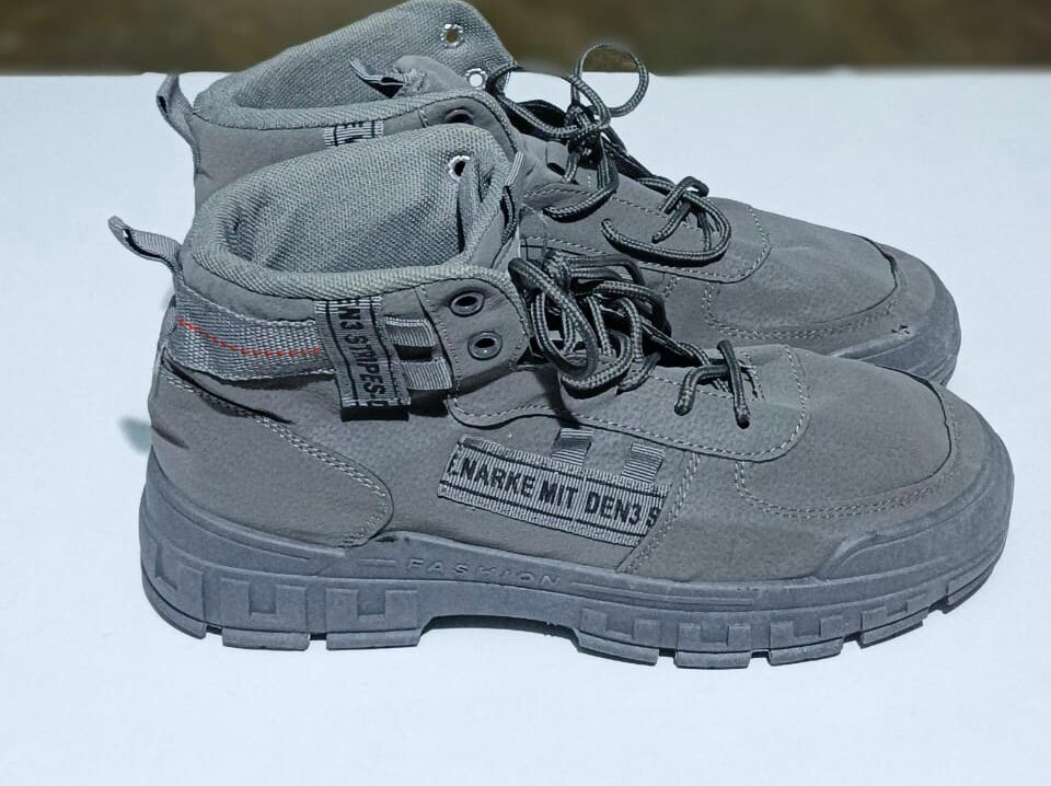 Bottes montantes grises