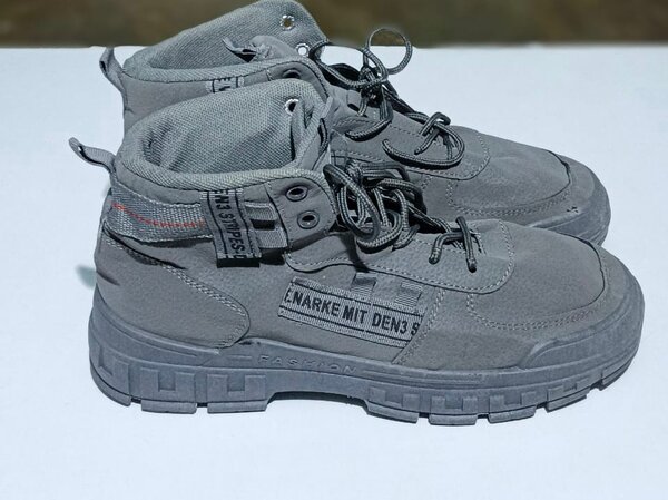 Bottes montantes grises