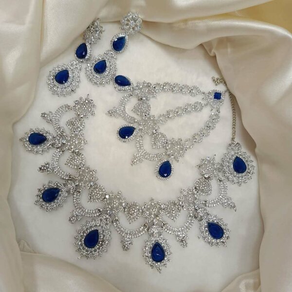 Ladies wedding set Necklace and earrings