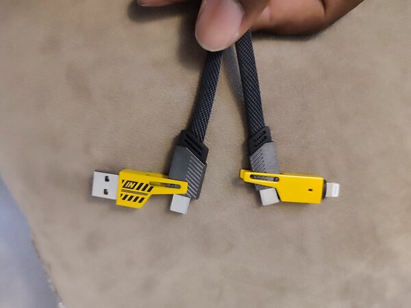 CÂBLE USB 4 EN 1