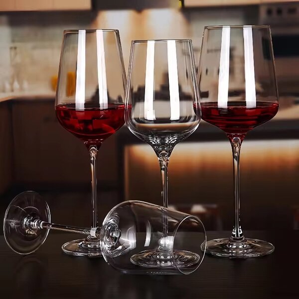 Verres à vin en cristal élégants