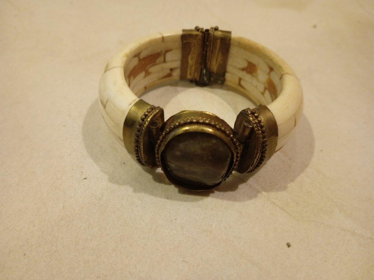 Vintage bangle bracelet