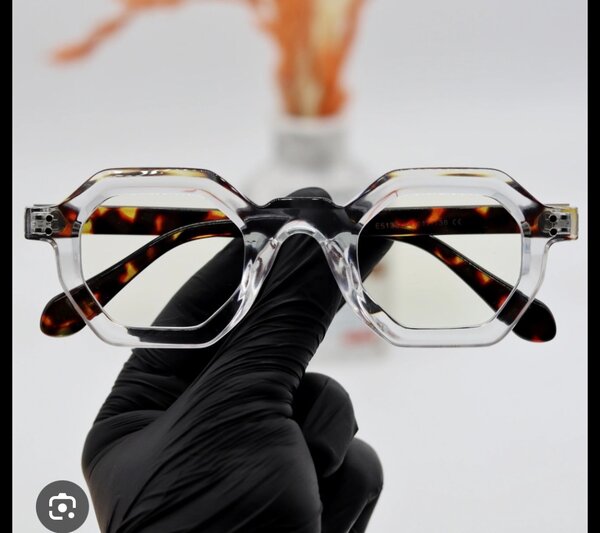 Lunettes de soleil transparentes à monture épaisse