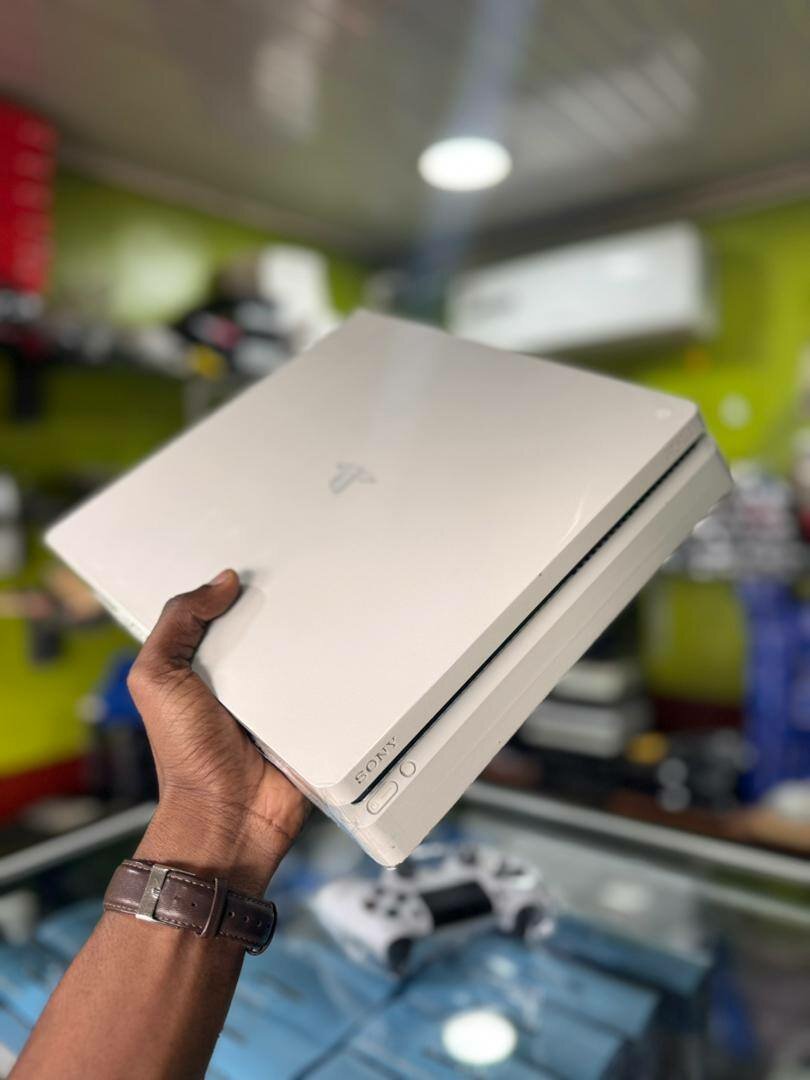 PS4 Slim blanche