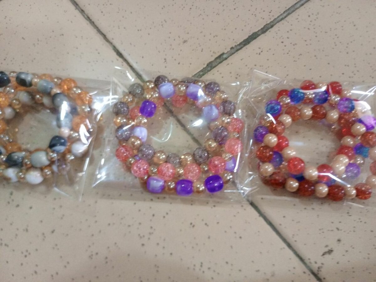 Bracelets colorés en perles