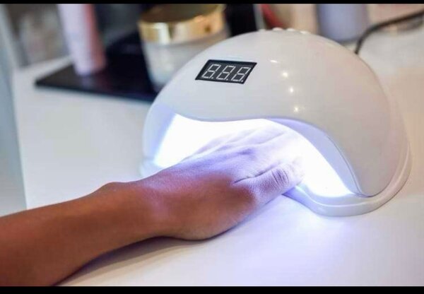 LA LAMPE UV ONGLES