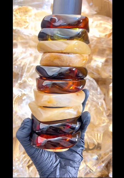 Bracelets en résine colorée