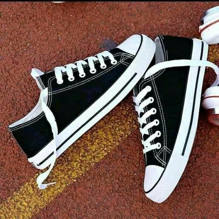 Baskets noires style classique