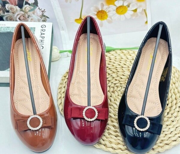 Flat shoes