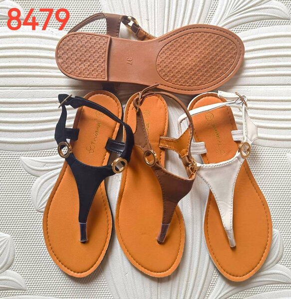 Flat sandals