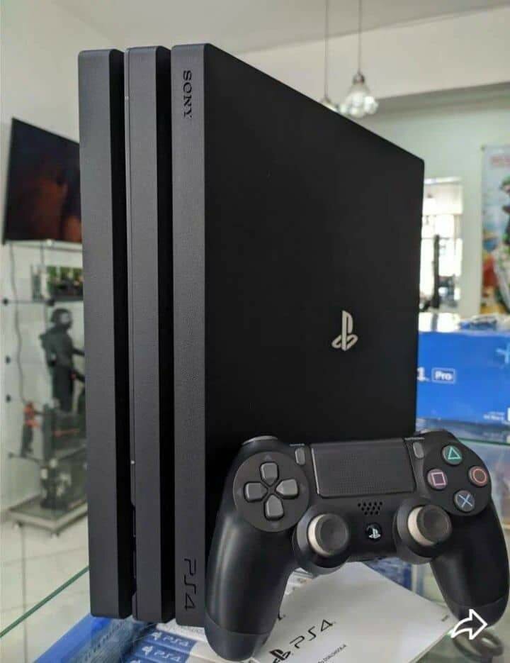 Console Sony PS4 avec manette