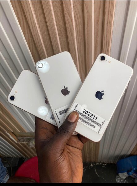 iPhone SE 3Generation 64 Go