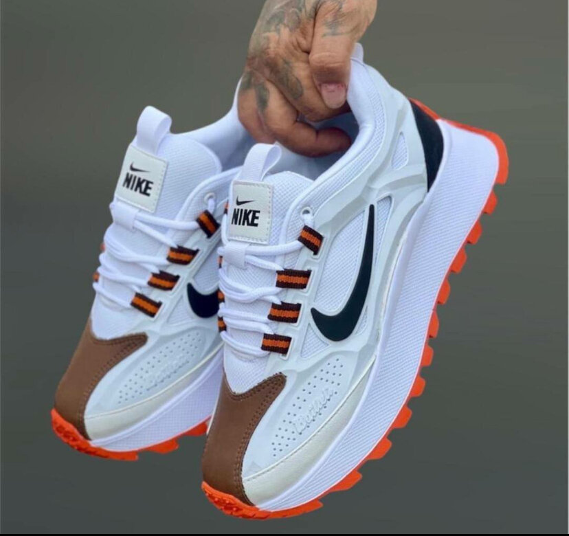 Baskets Nike blanches modernes