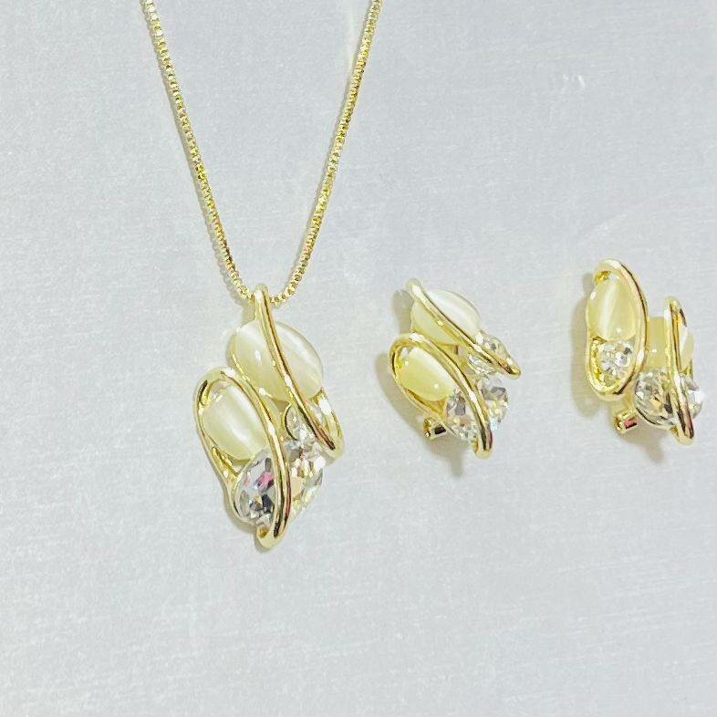 Chaine au cou plaqué or