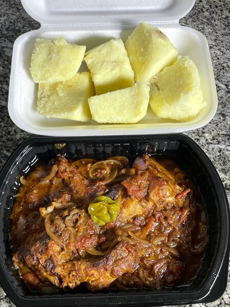 Plat d igname et Poulet Épicé