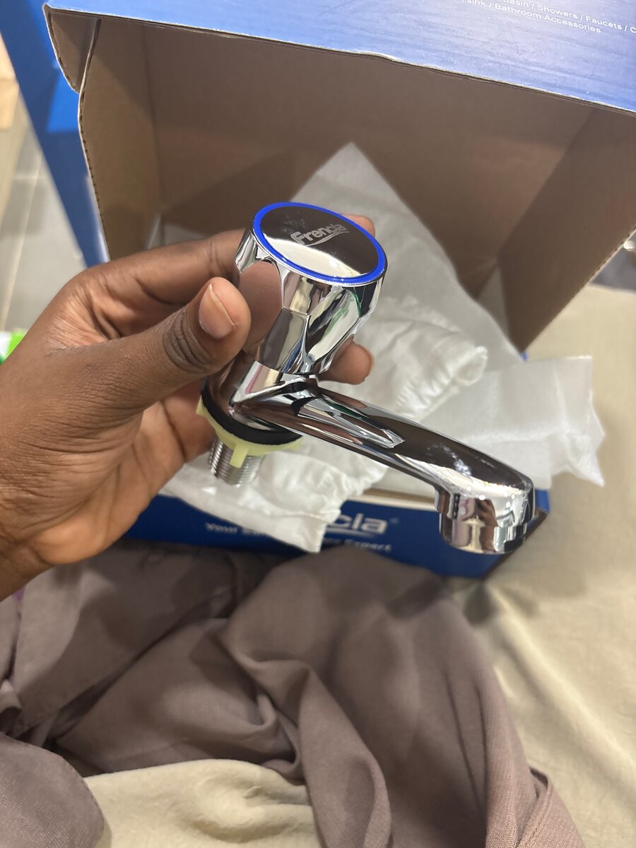 Robinet moderne chromé