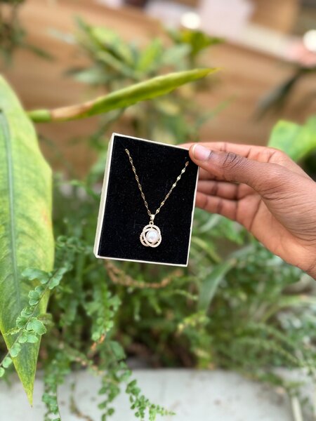 Collier Pendentif Doré Élégant