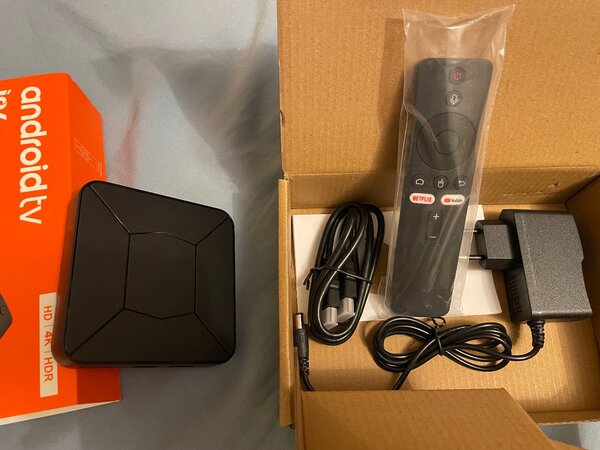 Box androïde à commande vocale