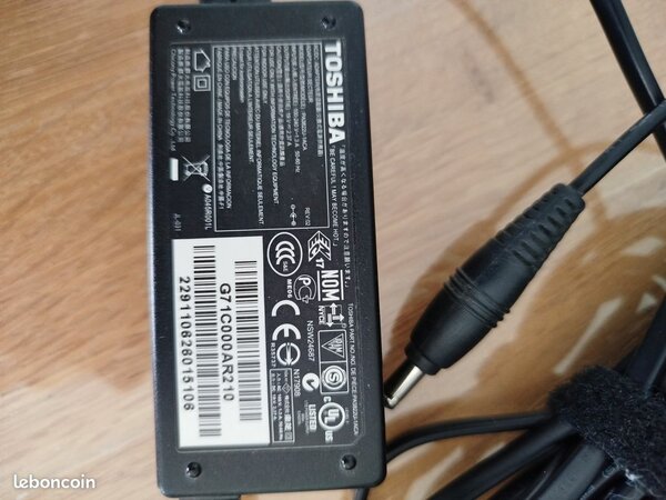 Chargeur portable Toshiba 65W