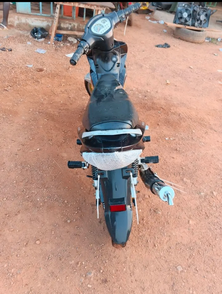 Moto sportive de ville X4