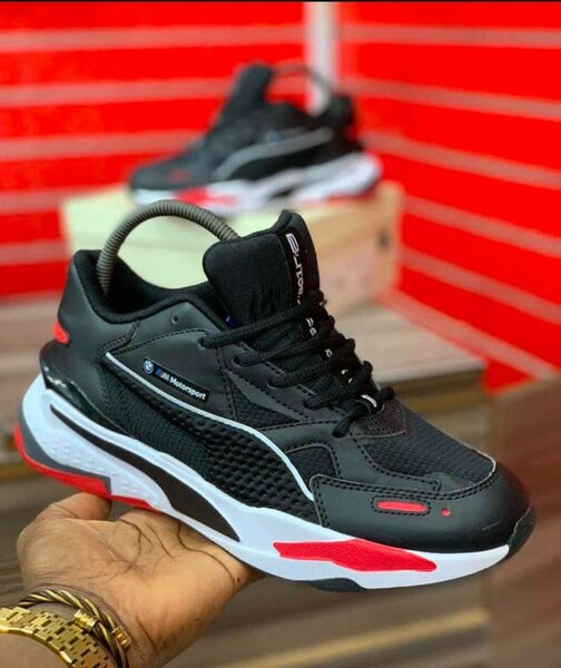 Baskets noires sport tendance