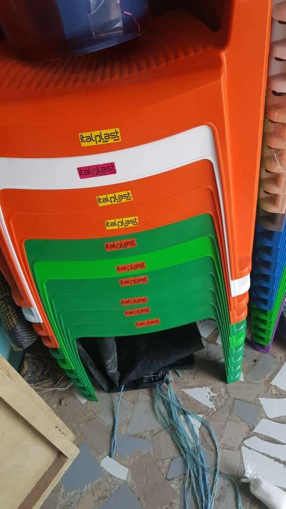 Chaises Empilables en Plastique